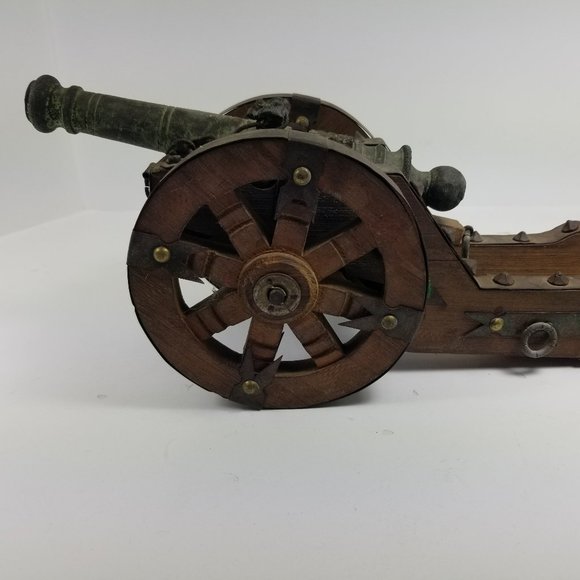 Vintage Spanish cannon replica wood base and copper cannon and steel studs - Picture 6 of 13
